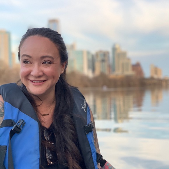 Meet your Posher, Danielle - Picture 2 of 4